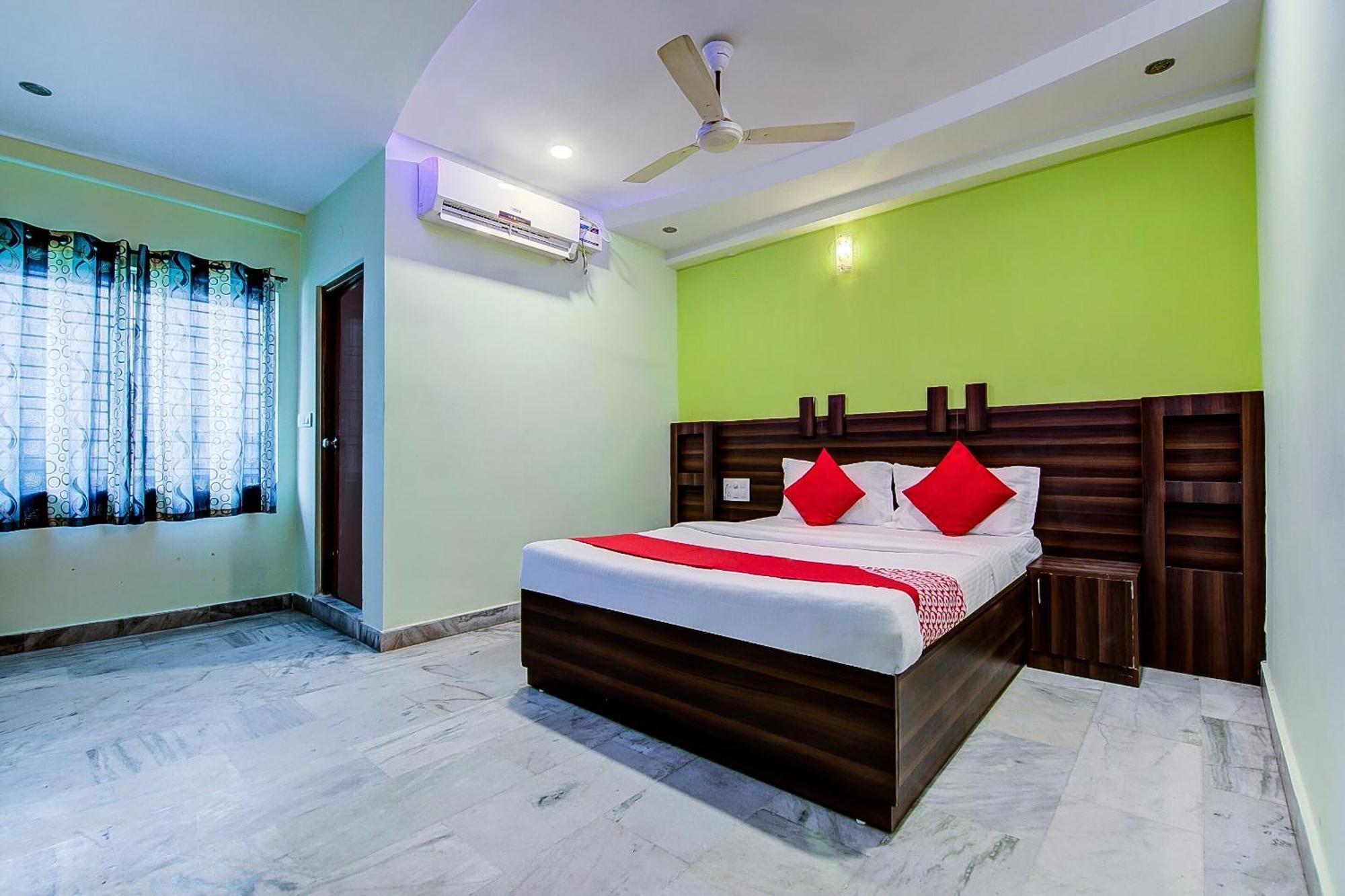 Oyo Tapasya Convention Hotel Pedda Waltair Exterior photo