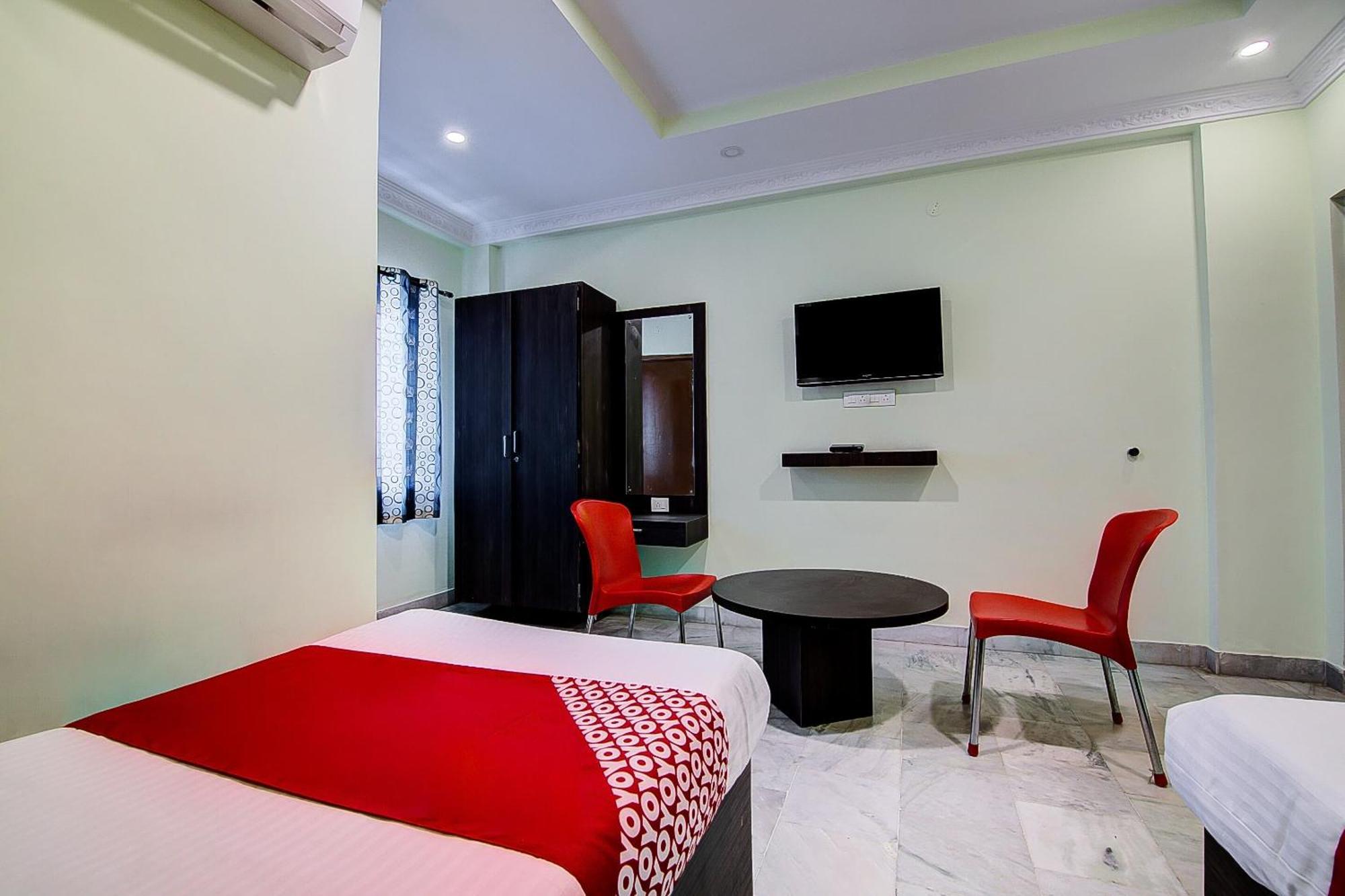 Oyo Tapasya Convention Hotel Pedda Waltair Exterior photo