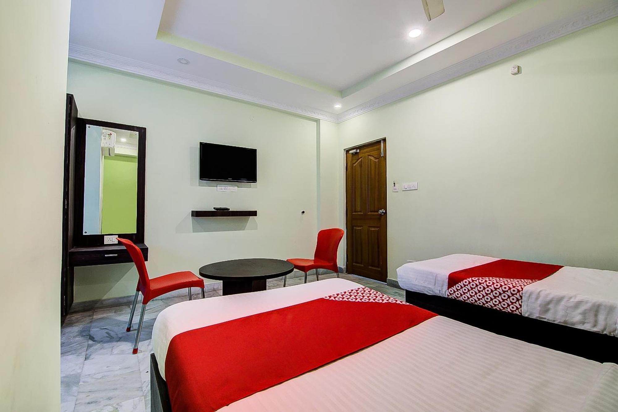 Oyo Tapasya Convention Hotel Pedda Waltair Exterior photo