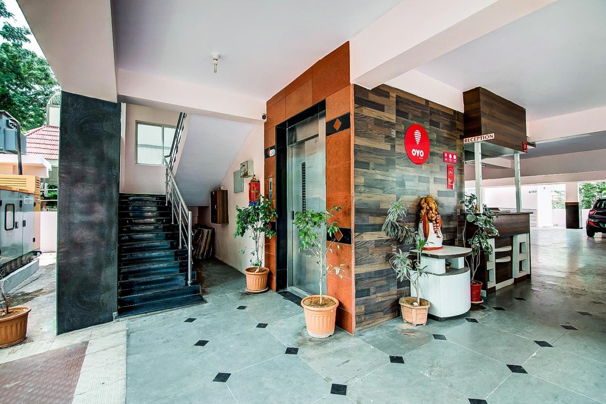Oyo Tapasya Convention Hotel Pedda Waltair Exterior photo