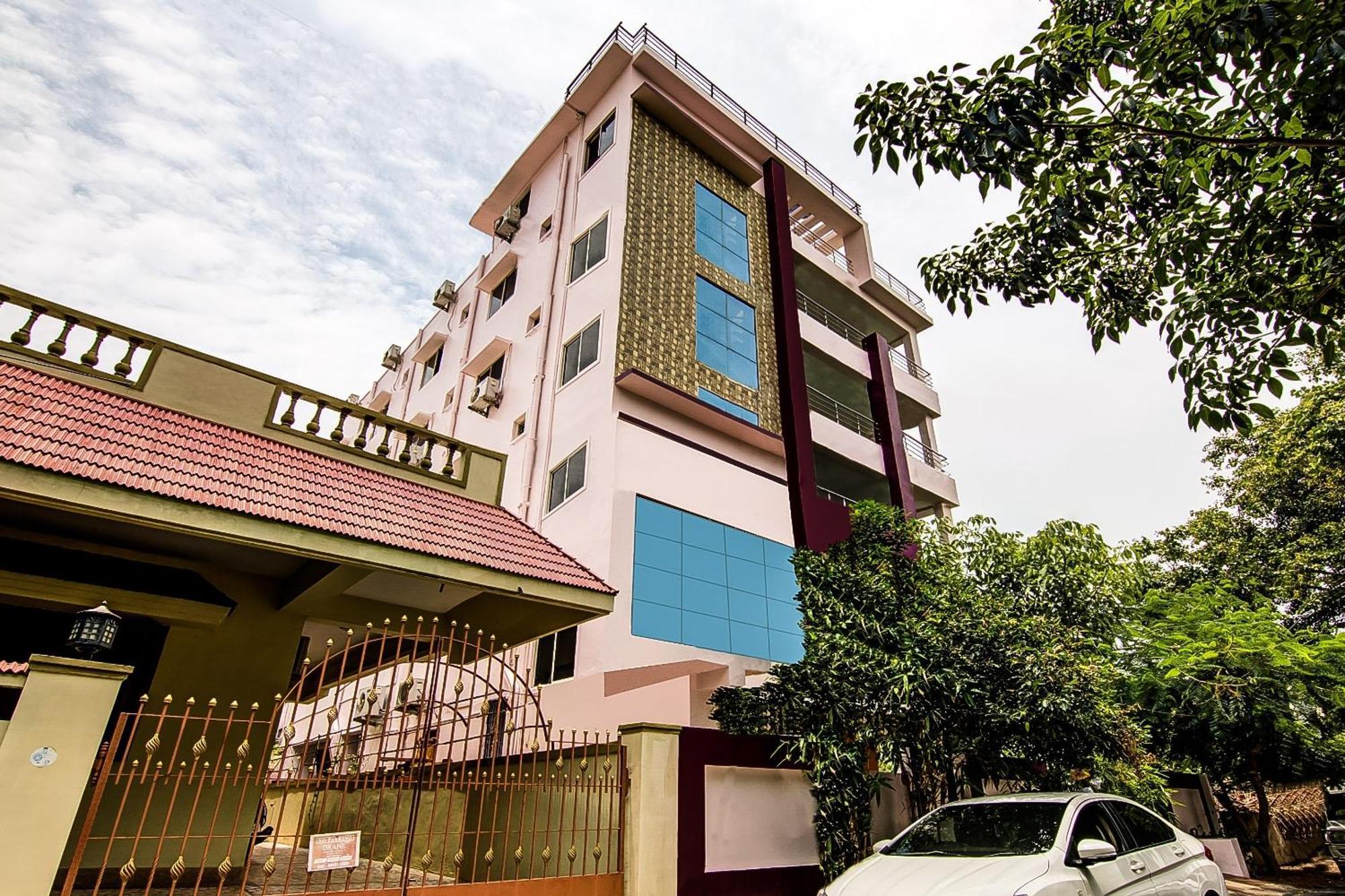Oyo Tapasya Convention Hotel Pedda Waltair Exterior photo
